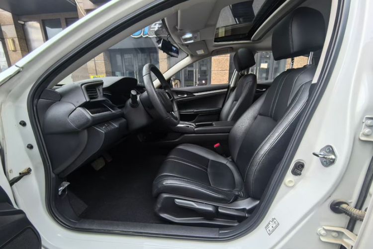 Used Honda Civic 2019 180TURBO CVT Shangdong Edition China VI Interior 3