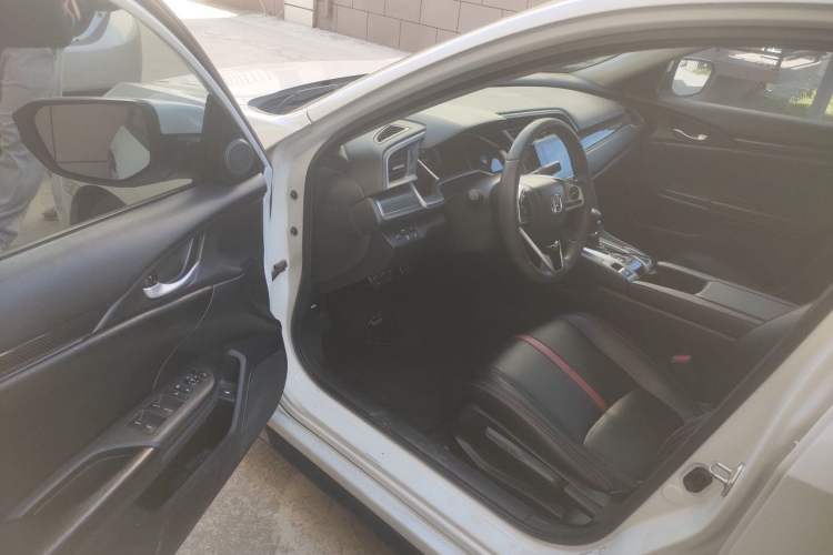 Used Honda Civic 2019 220TURBO CVT Dynamic Edition China VI Emission Standard Interior 3