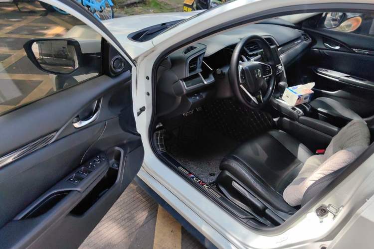 Used Honda Civic 2019 220TURBO CVT Dynamic Edition China VI Emission Standard Interior 3