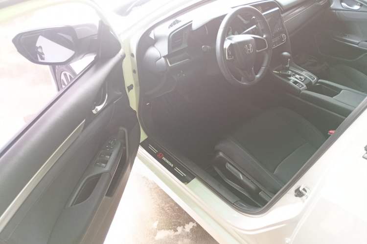 Used Honda Civic 2019 180TURBO CVT Shangyue Edition China VI Emission Standard Interior 3