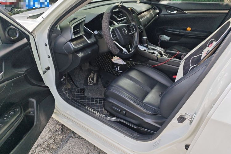 Used Honda Civic 2019 220TURBO CVT Power Edition China V Interior 3