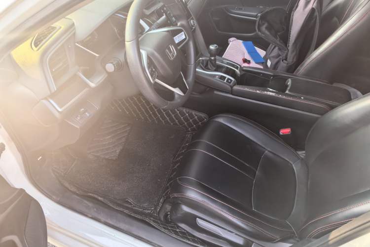Used Honda Civic 2019 220TURBO Manual Jinkong Edition China VI Interior 3