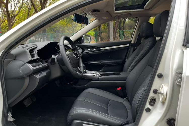 Used Honda Civic 2019 180TURBO CVT Shangdong Edition China VI Interior 4