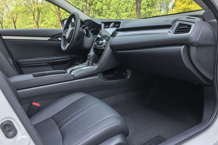 Used Honda Civic 2019 220TURBO CVT Dynamic Edition China V Interior 4