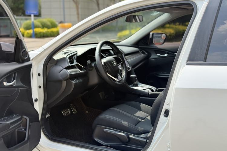 Used Honda Civic 2019 220TURBO CVT Dynamic Edition China VI Emission Standard Interior 5