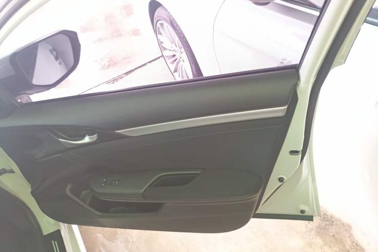 Used Honda Civic 2019 180TURBO CVT Shangyue Edition China VI Emission Standard Interior 5