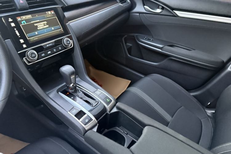 Used Honda Civic 2019 180TURBO CVT Shangdong Edition China VI Interior 6
