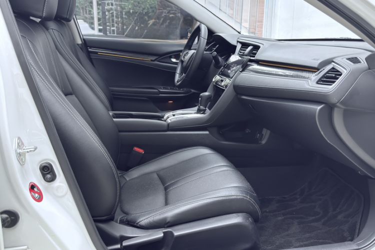 Used Honda Civic 2019 180TURBO CVT Shangdong Edition China VI Interior 7
