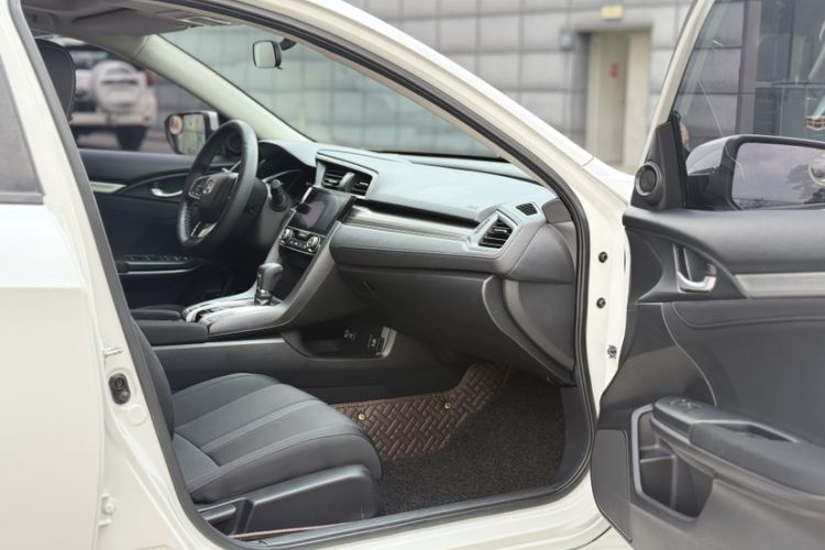 Used Honda Civic 2019 220TURBO CVT Dynamic Edition China VI Emission Standard Interior 8