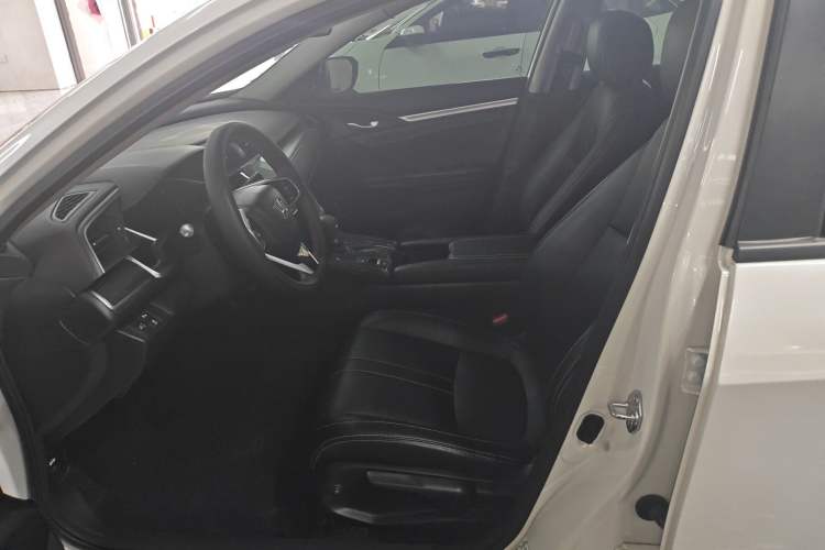 Used Honda Civic 2019 220TURBO CVT Dynamic Edition China VI Left Front Seat