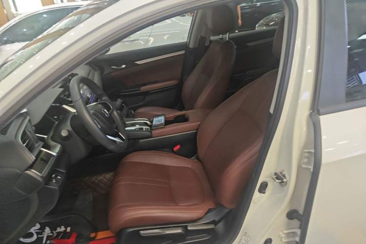 Used Honda Civic 2019 220TURBO CVT Dynamic Edition China VI Emission Standard Left Front Seat