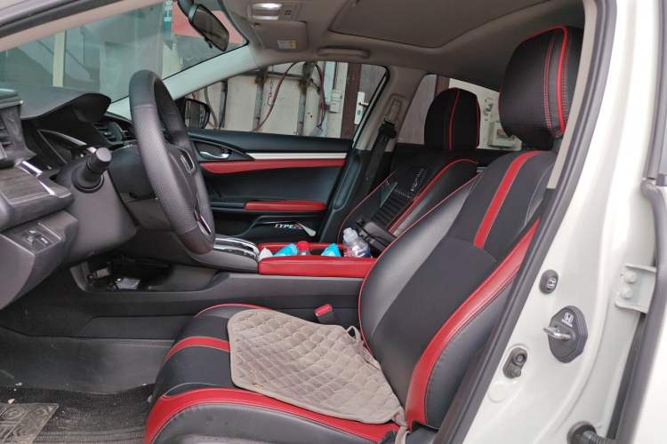 Used Honda Civic 2019 220TURBO CVT Dynamic Edition China V Left Front Seat