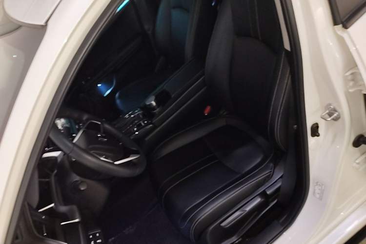 Used Honda Civic 2019 220TURBO CVT Dynamic Edition China VI Emission Standard Left Front Seat