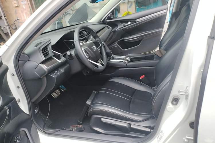 Used Honda Civic 2019 220TURBO CVT Dynamic Edition China VI Emission Standard Left Front Seat