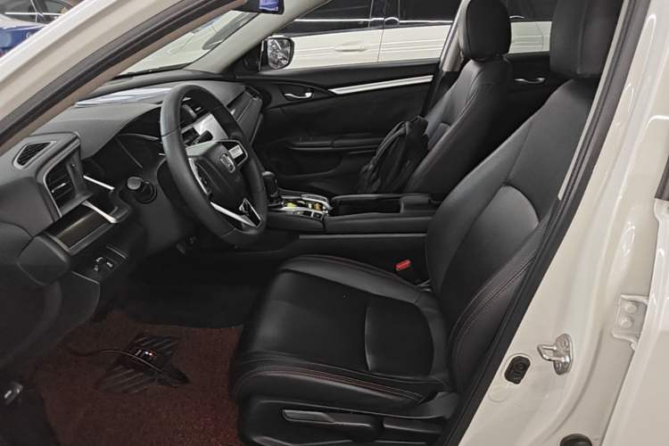 Used Honda Civic 2019 220TURBO CVT Dynamic Edition China VI Left Front Seat