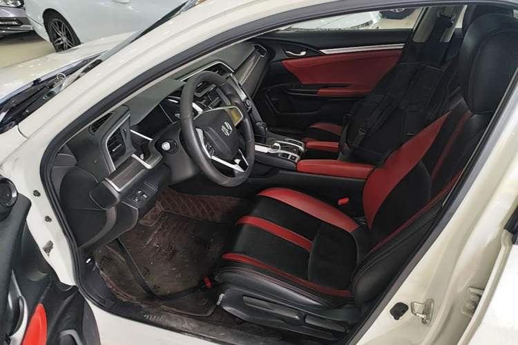 Used Honda Civic 2019 220TURBO CVT Dynamic Edition China V Left Front Seat