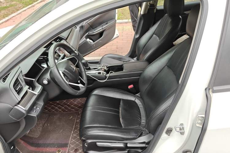 Used Honda Civic 2019 220TURBO CVT Dynamic Edition China VI Emission Standard Left Front Seat