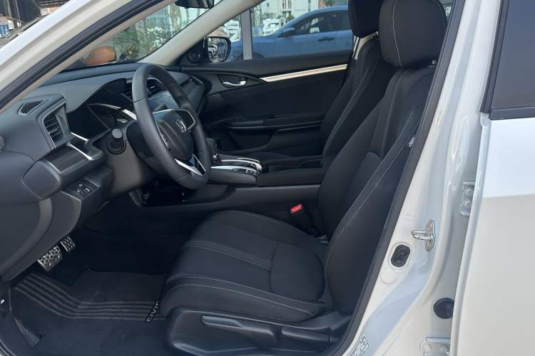 Used Honda Civic 2019 220TURBO CVT Dynamic Edition China VI Emission Standard Left Front Seat