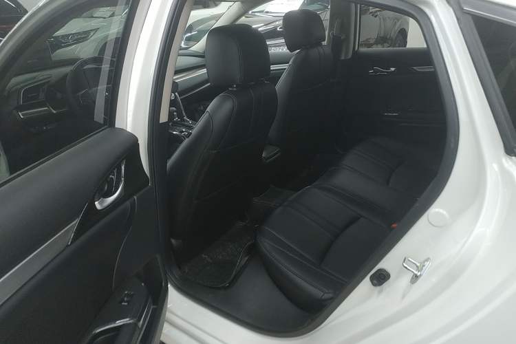 Used Honda Civic 2019 220TURBO CVT Dynamic Edition China VI Emission Standard Left Rear Seat