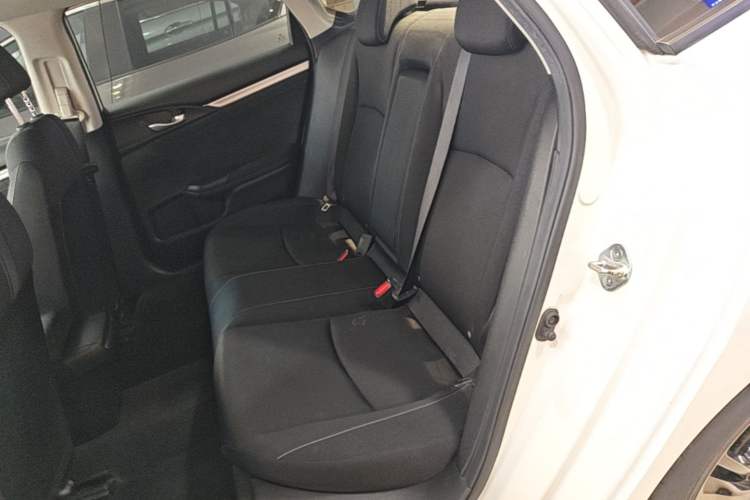 Used Honda Civic 2019 220TURBO CVT Dynamic Edition China VI Emission Standard Left Rear Seat