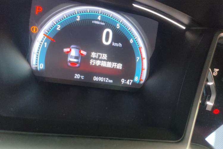 Used Honda Civic 2019 220TURBO CVT Dynamic Edition China V Odometer Close Up
