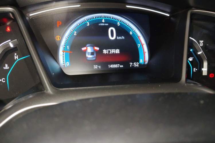 Used Honda Civic 2019 220TURBO CVT Dynamic Edition China V Odometer Close Up