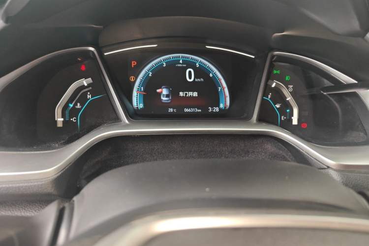 Used Honda Civic 2019 220TURBO CVT Dynamic Edition China VI Odometer Close Up