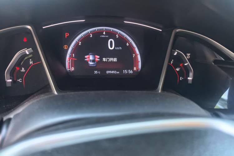 Used Honda Civic 2019 220TURBO CVT Dynamic Edition China VI Emission Standard Odometer Close Up