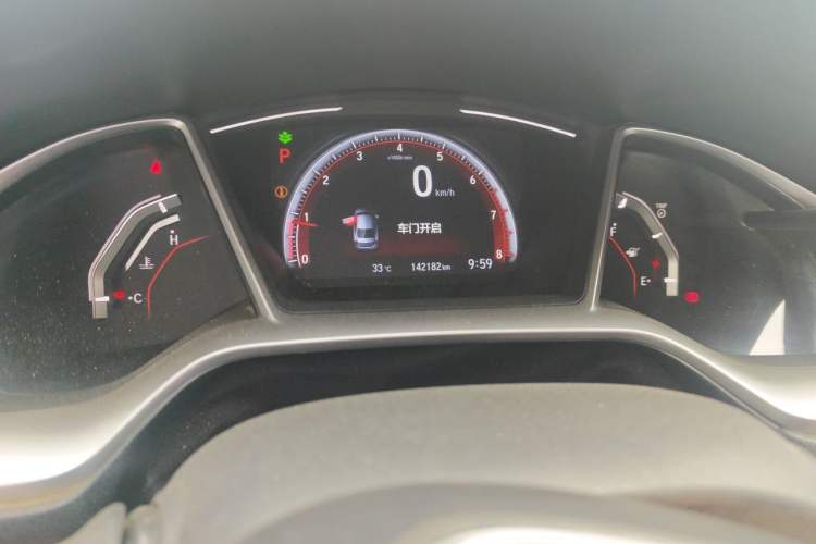 Used Honda Civic 2019 220TURBO CVT Dynamic Edition China VI Emission Standard Odometer Close Up