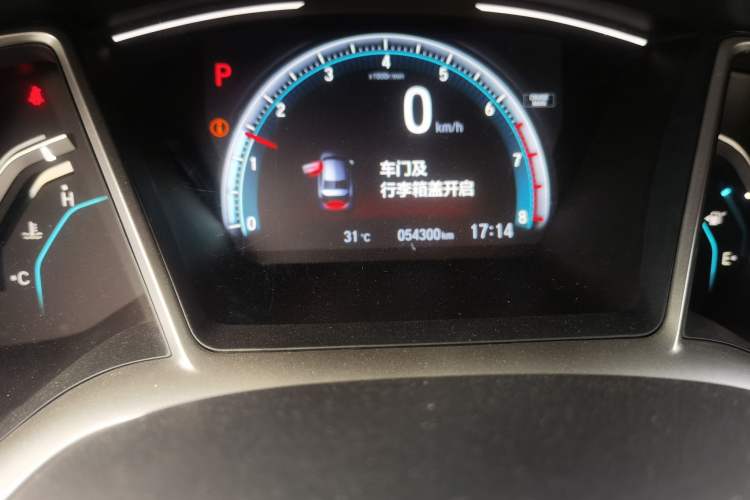 Used Honda Civic 2019 220TURBO CVT Power Edition China VI Emission Standard Odometer Close Up