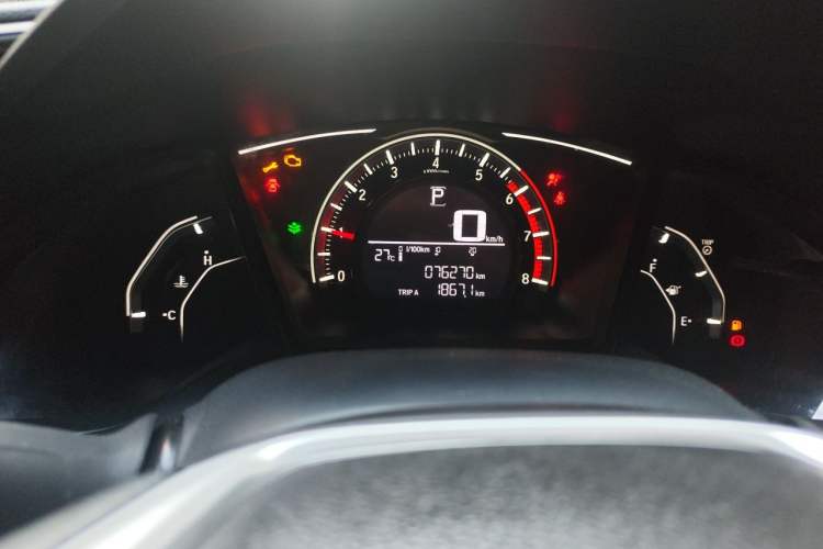 Used Honda Civic 2019 180TURBO CVT Shangyue Edition China VI Emission Standard Odometer Close Up