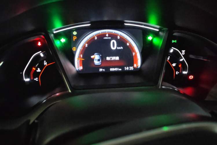 Used Honda Civic 2019 220TURBO CVT Dynamic Edition China VI Emission Standard Odometer Close Up