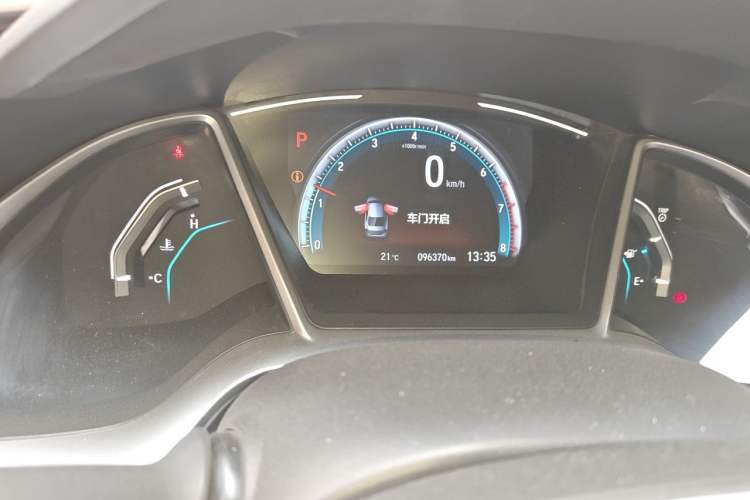 Used Honda Civic 2019 220TURBO CVT Power Edition China V Odometer Close Up