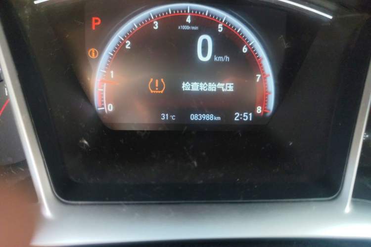 Used Honda Civic 2019 220TURBO CVT Dynamic Edition China VI Emission Standard Odometer Close Up