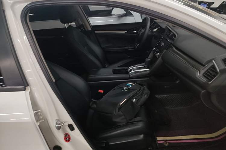 Used Honda Civic 2019 220TURBO CVT Dynamic Edition China VI Right Front Seat