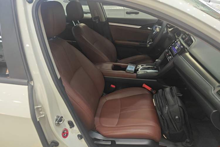 Used Honda Civic 2019 220TURBO CVT Dynamic Edition China VI Emission Standard Right Front Seat