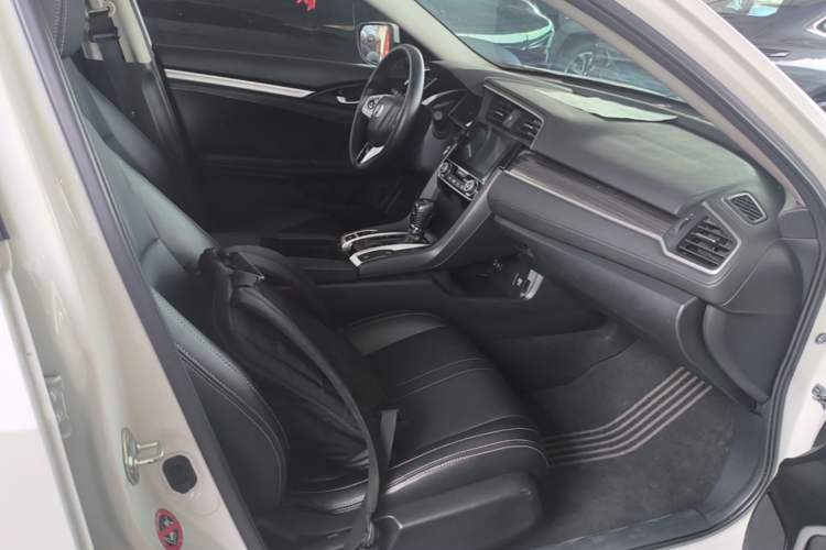 Used Honda Civic 2019 220TURBO CVT Dynamic Edition China VI Right Front Seat