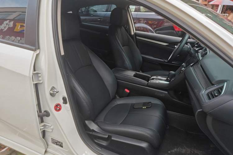 Used Honda Civic 2019 220TURBO CVT Dynamic Edition China VI Right Front Seat