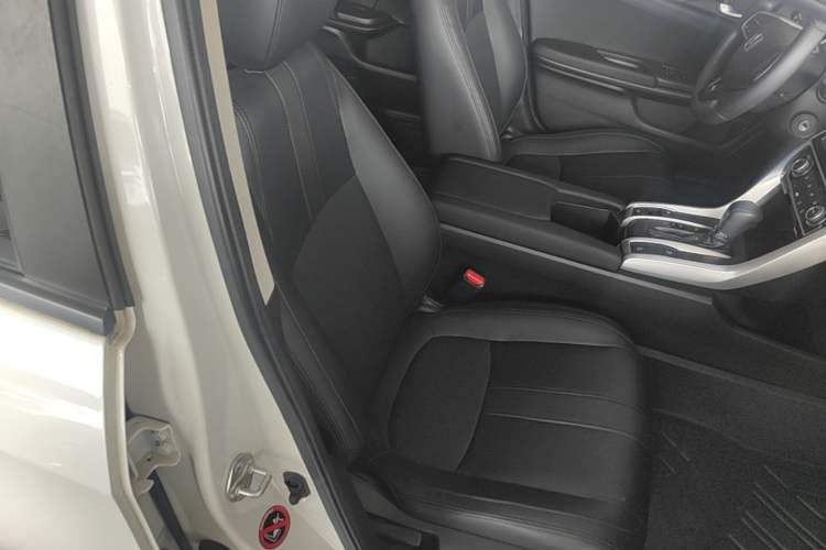 Used Honda Civic 2019 180TURBO CVT Shangyue Edition China V Emission Standard Right Front Seat