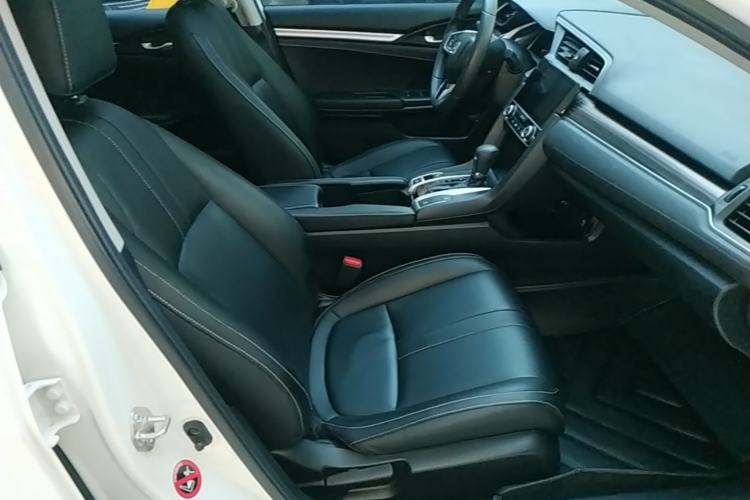 Used Honda Civic 2019 220TURBO CVT Dynamic Edition China V Right Front Seat