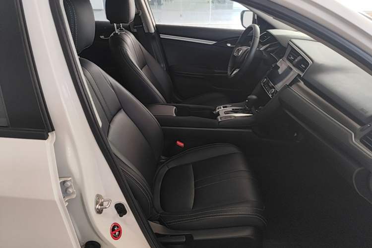 Used Honda Civic 2019 220TURBO CVT Dynamic Edition China VI Right Front Seat