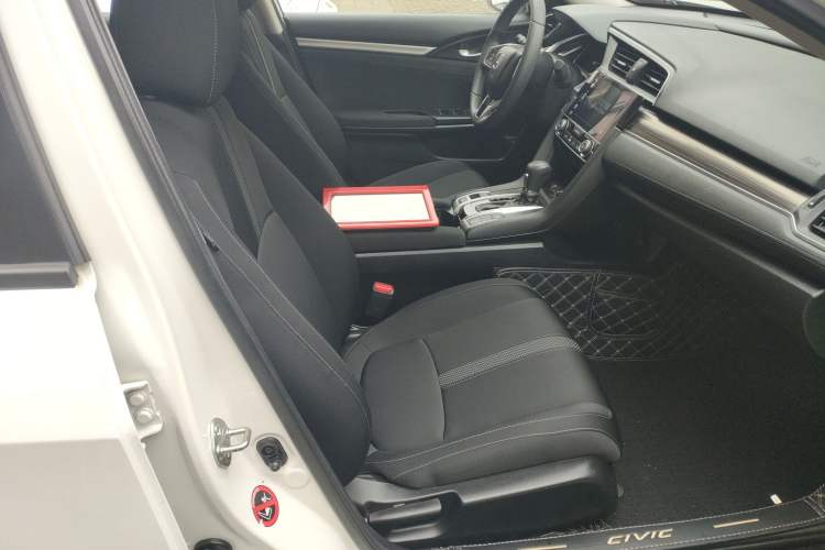 Used Honda Civic 2019 220TURBO CVT Dynamic Edition China VI Emission Standard Right Front Seat