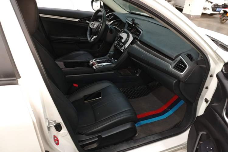 Used Honda Civic 2019 220TURBO CVT Dynamic Edition China VI Right Front Seat