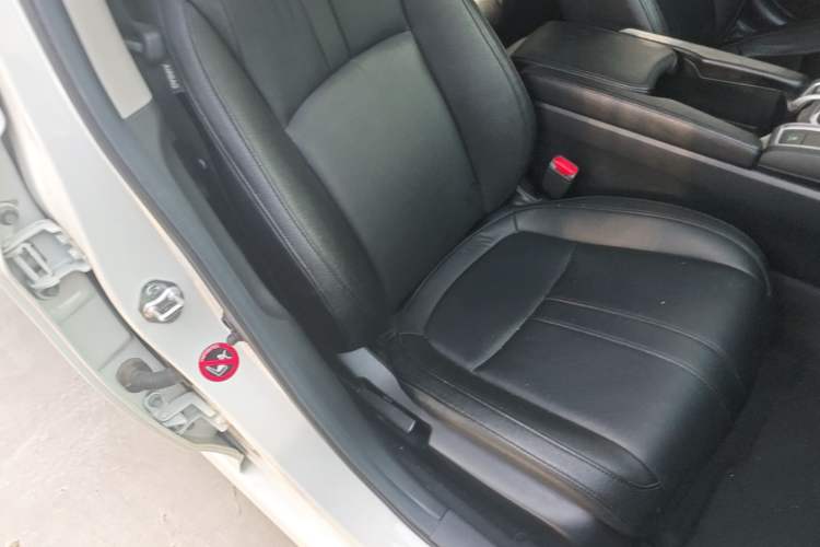Used Honda Civic 2019 220TURBO CVT Dynamic Edition China VI Right Front Seat