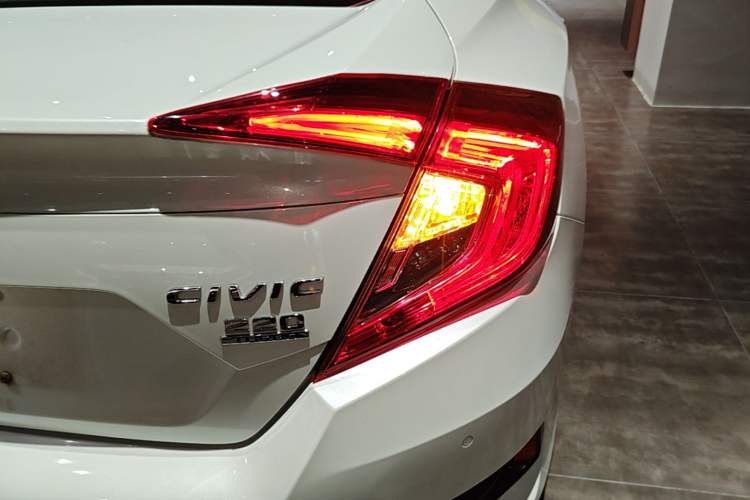 Used Honda Civic 2019 220TURBO CVT Power Edition China VI Emission Standard Right Rear Taillight