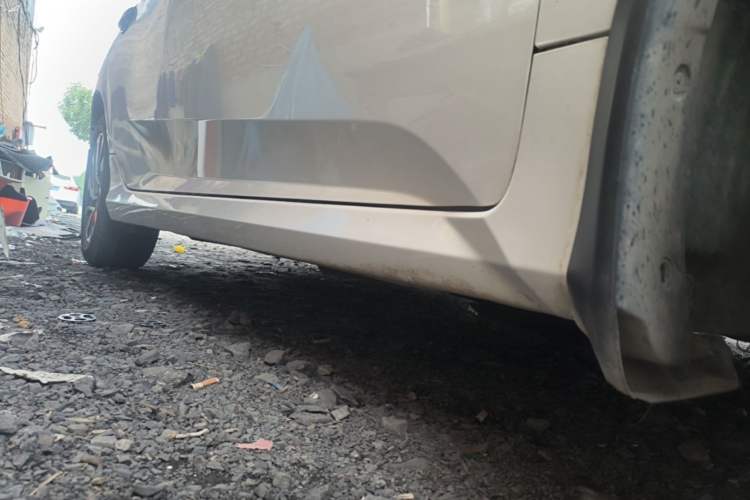 Used Honda Civic 2019 180TURBO CVT Shangyue Edition China VI Emission Standard Right Side Sill