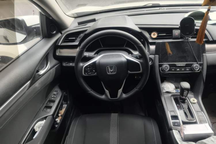 Used Honda Civic 2019 220TURBO CVT Dynamic Edition China VI Emission Standard Steering Wheel