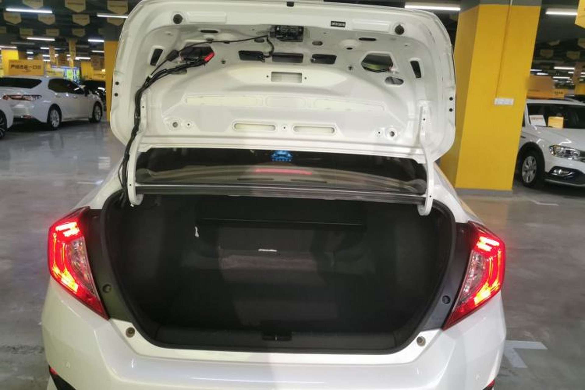 Used Honda Civic 2019 180TURBO CVT Shangyue Edition China VI Emission Standard Trunk