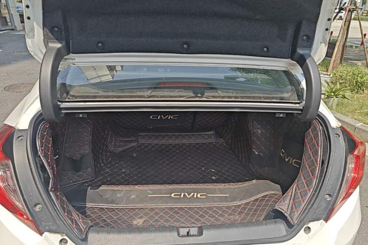 Used Honda Civic 2019 220TURBO CVT Dynamic Edition China VI Trunk