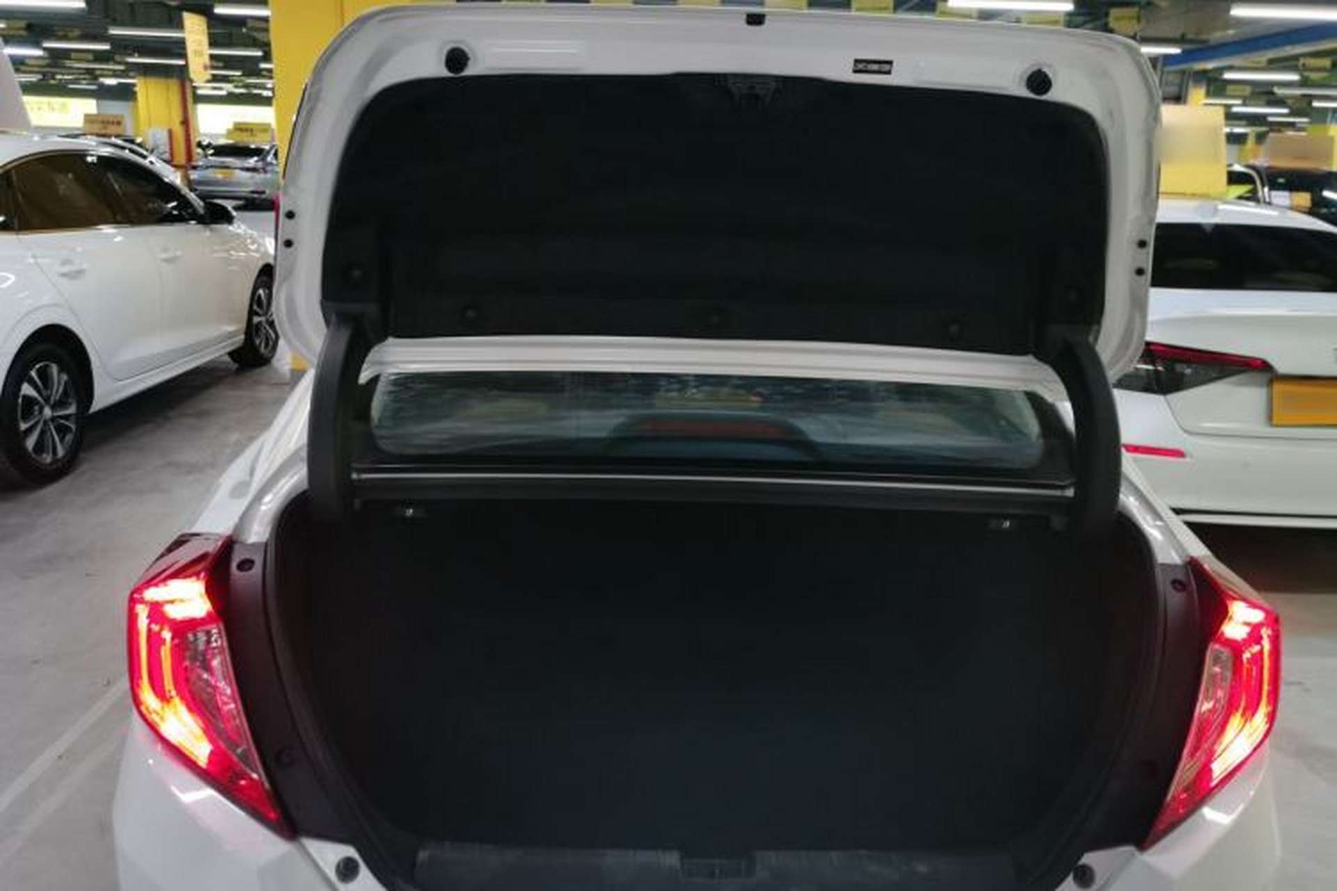 Used Honda Civic 2019 220TURBO CVT Dynamic Edition China VI Trunk